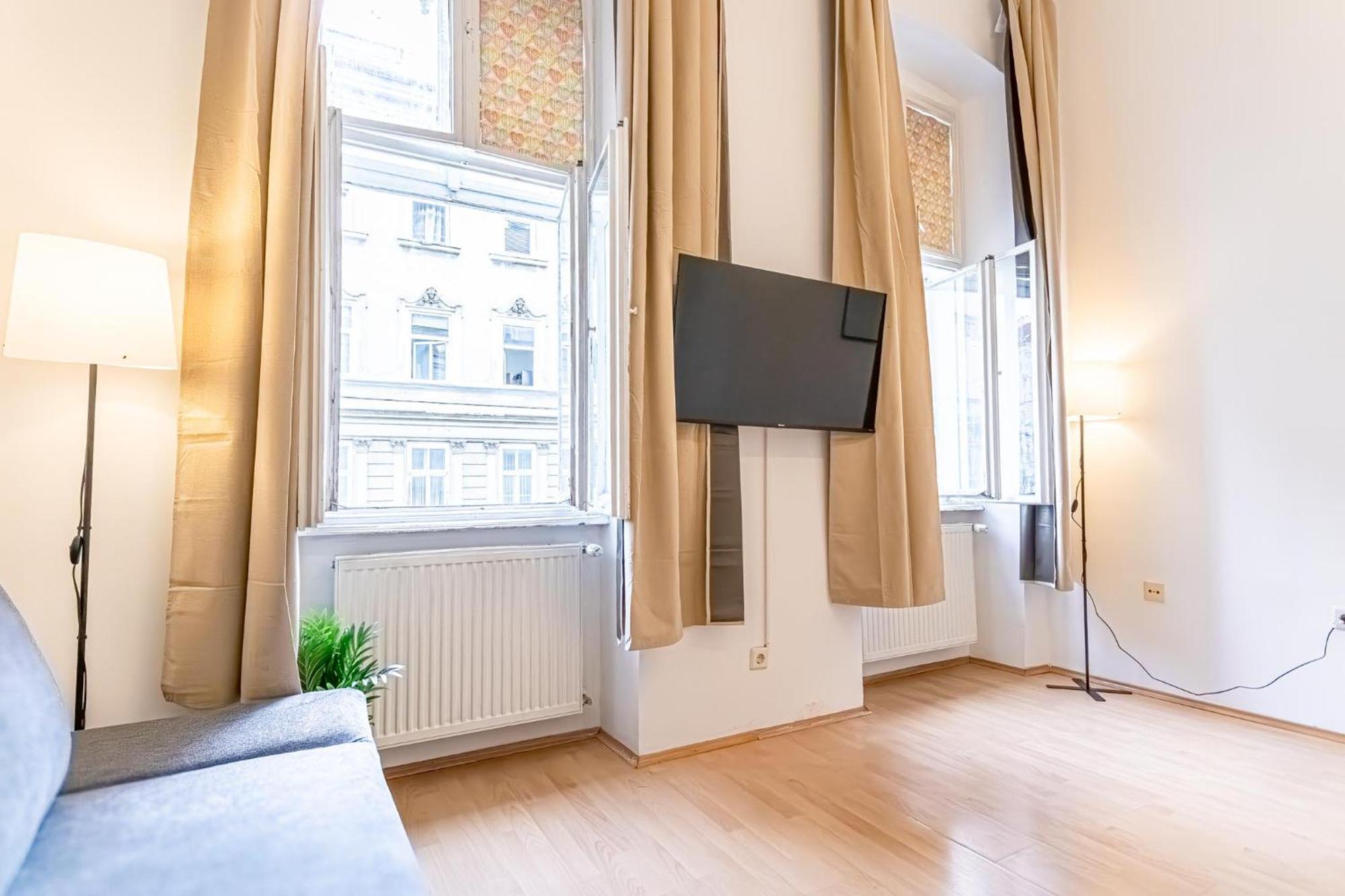 City-Linked 2Br Apartment Near Wiener Stadthalle Esterno foto