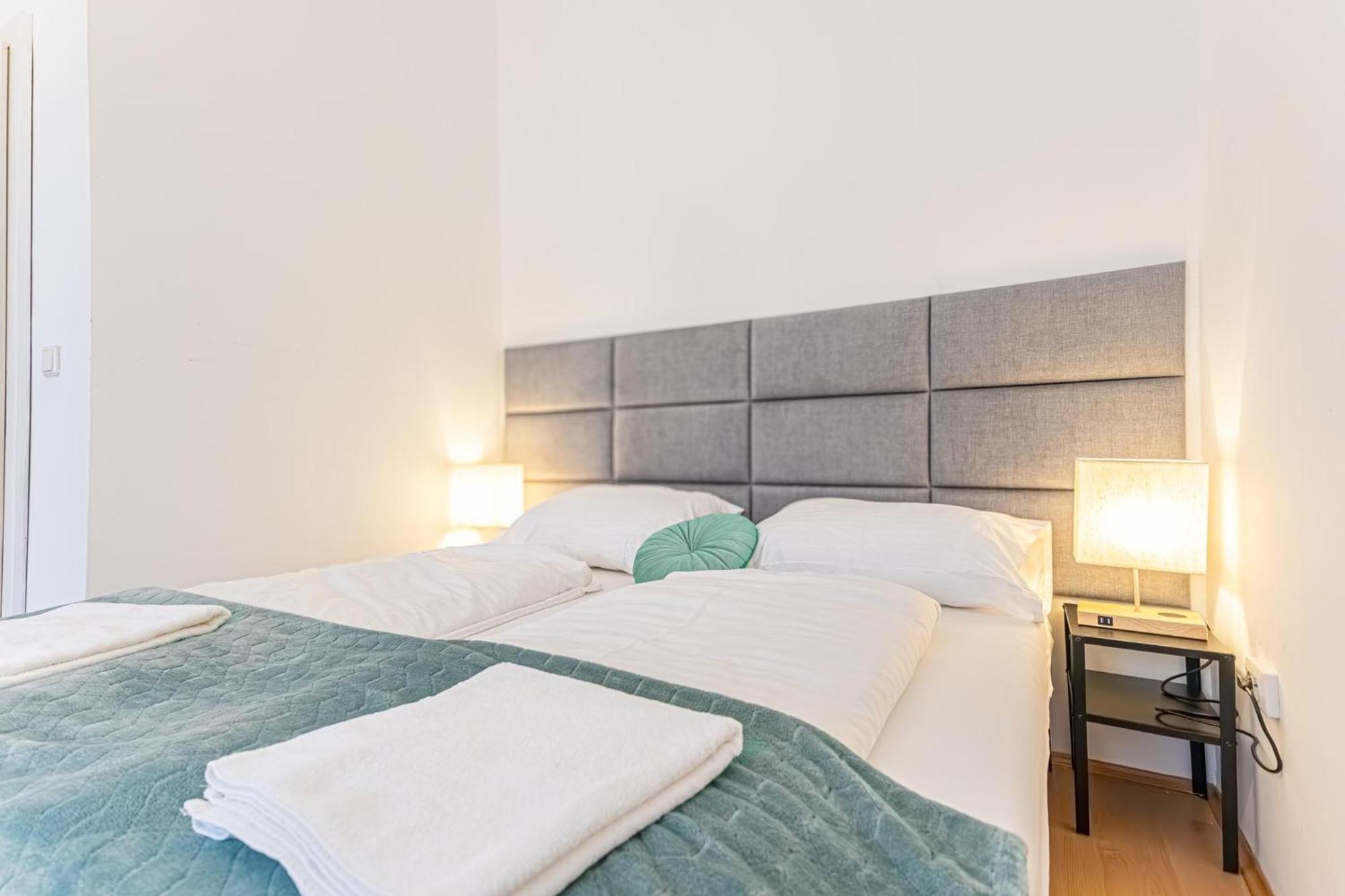 City-Linked 2Br Apartment Near Wiener Stadthalle Esterno foto