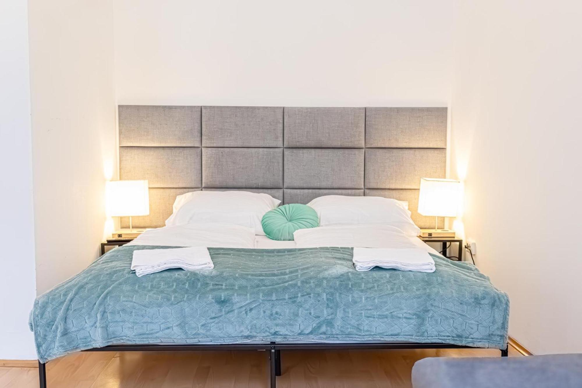 City-Linked 2Br Apartment Near Wiener Stadthalle Esterno foto